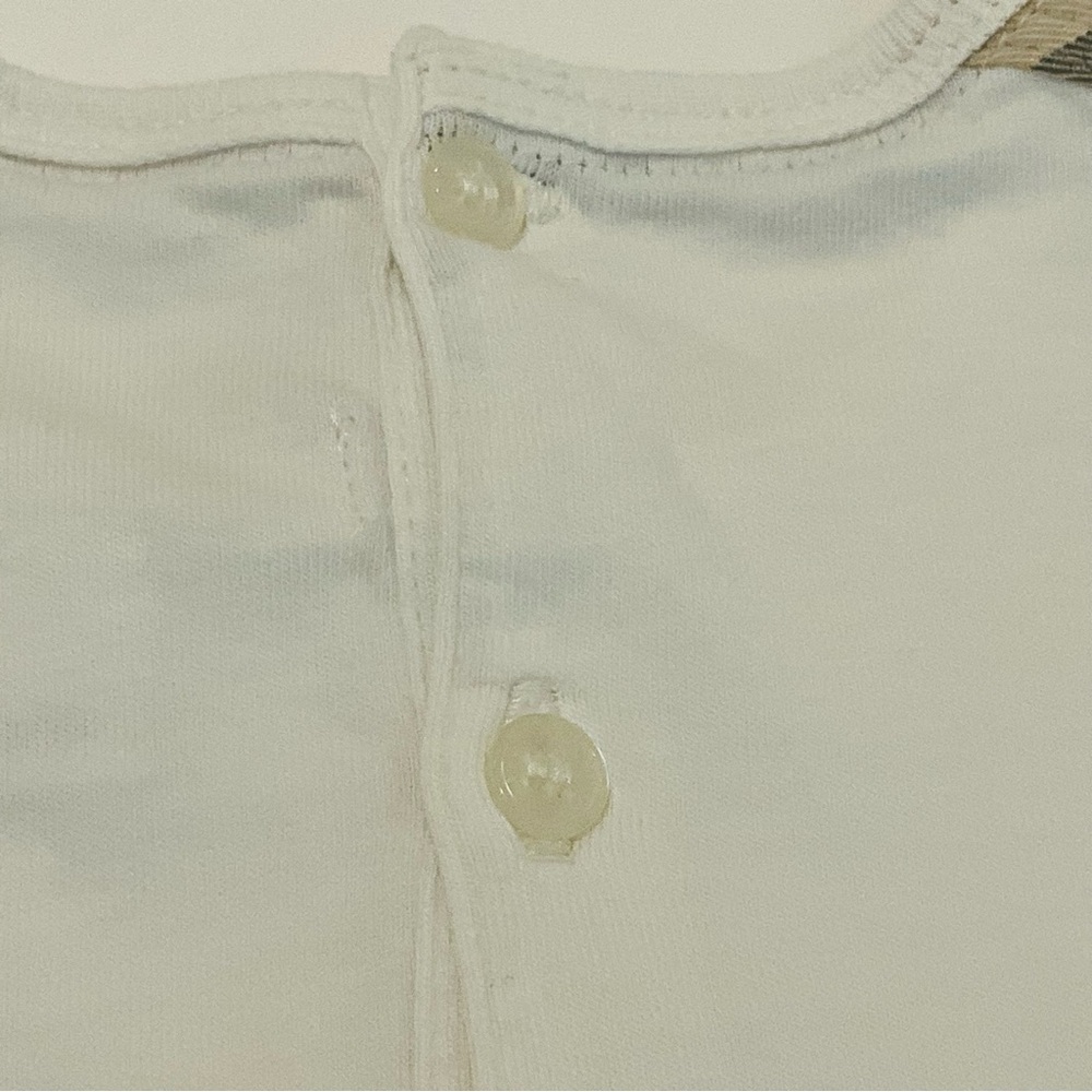 BURBERRY WHITE SHORT SLEEVES W/CHECK SHOULDER PANELS. - Picture 4 of 7